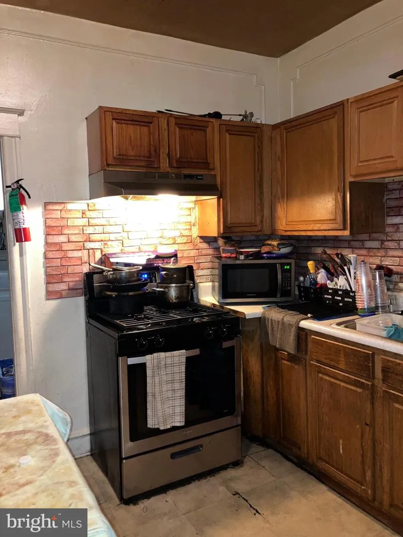 5606 10TH STREET Philadelphia, PA 19141