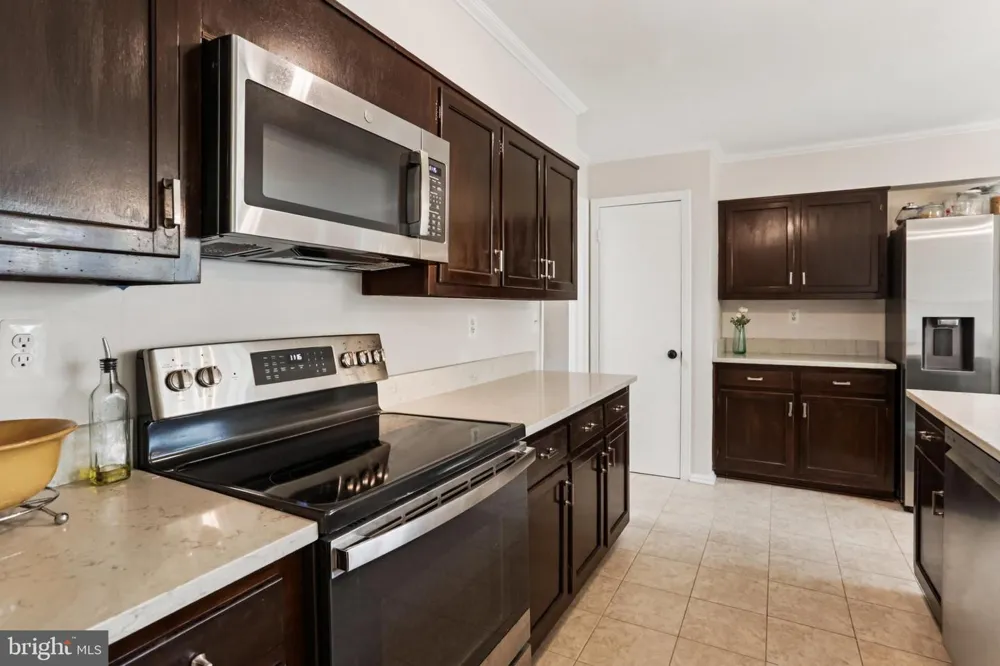 10233 GAINSBOROUGH Potomac, MD 20854