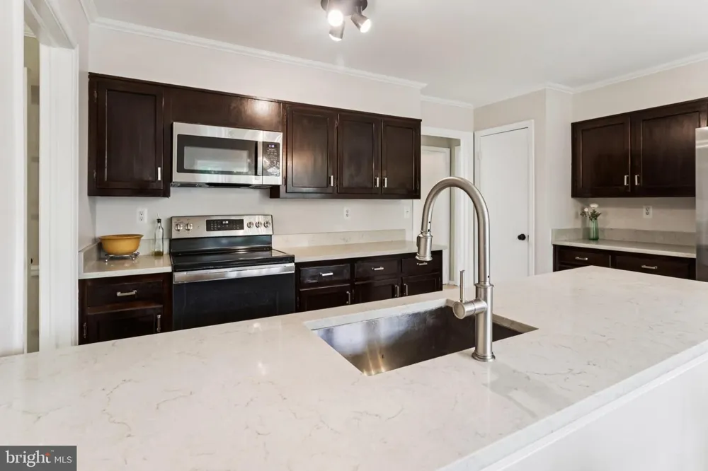10233 GAINSBOROUGH Potomac, MD 20854
