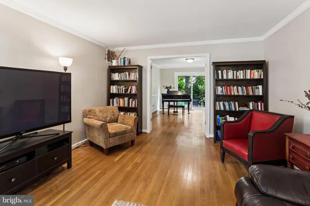 10233 GAINSBOROUGH Potomac, MD 20854