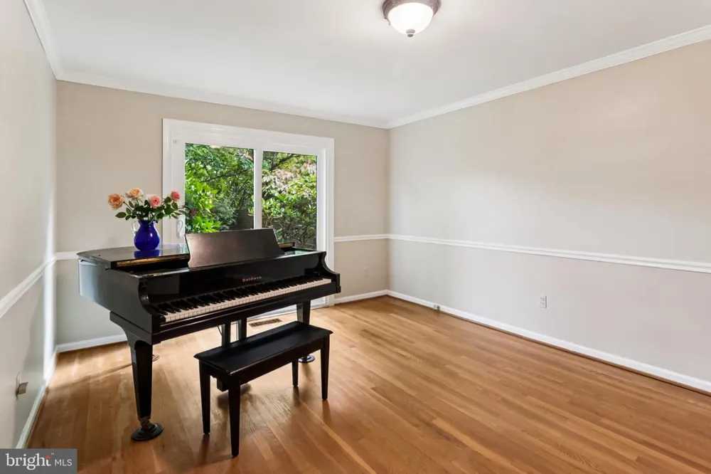 10233 GAINSBOROUGH Potomac, MD 20854
