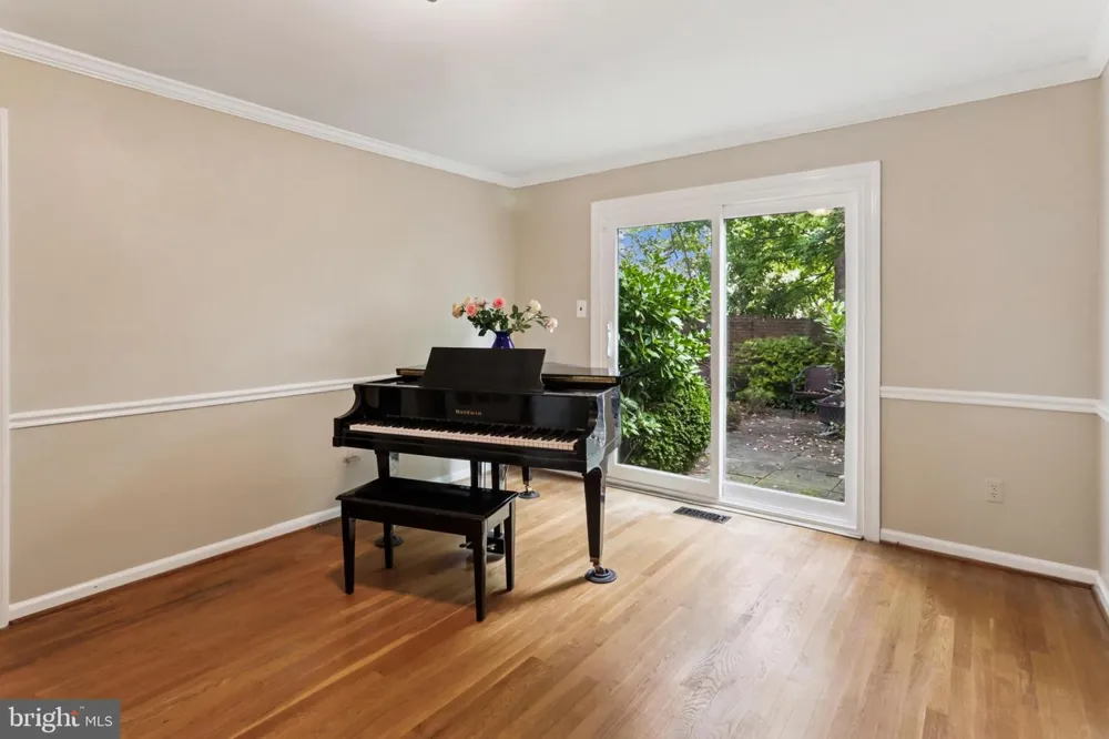 10233 GAINSBOROUGH Potomac, MD 20854