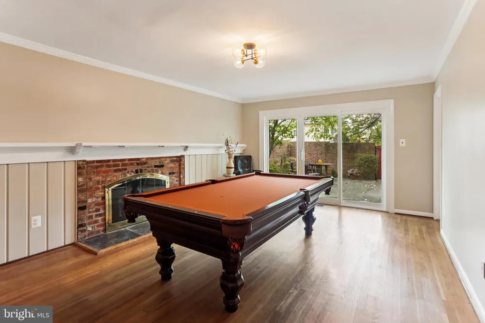 10233 GAINSBOROUGH Potomac, MD 20854