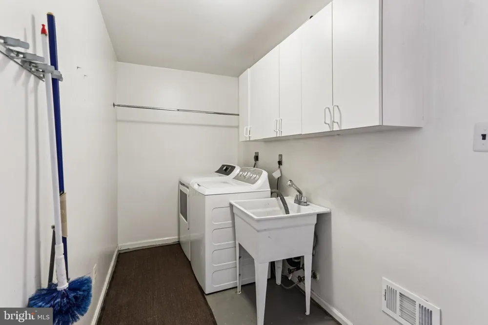 10233 GAINSBOROUGH Potomac, MD 20854