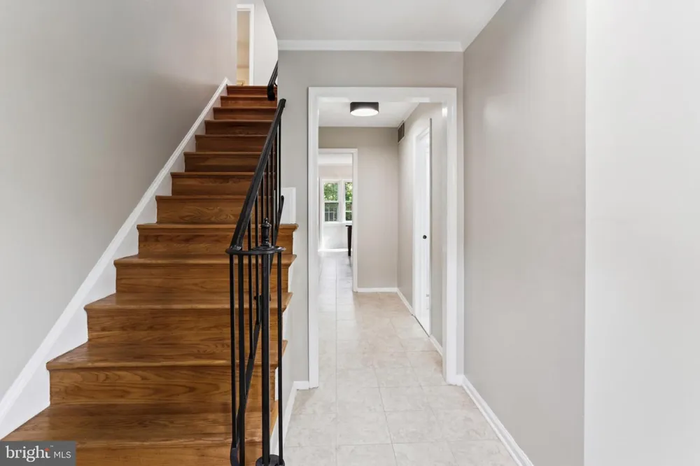 10233 GAINSBOROUGH Potomac, MD 20854