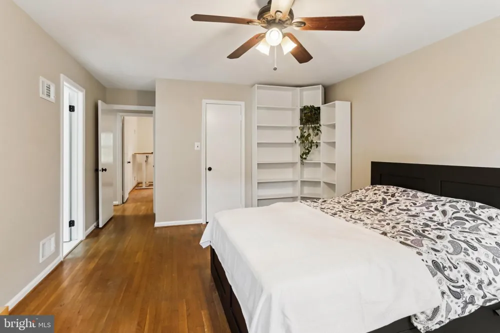 10233 GAINSBOROUGH Potomac, MD 20854
