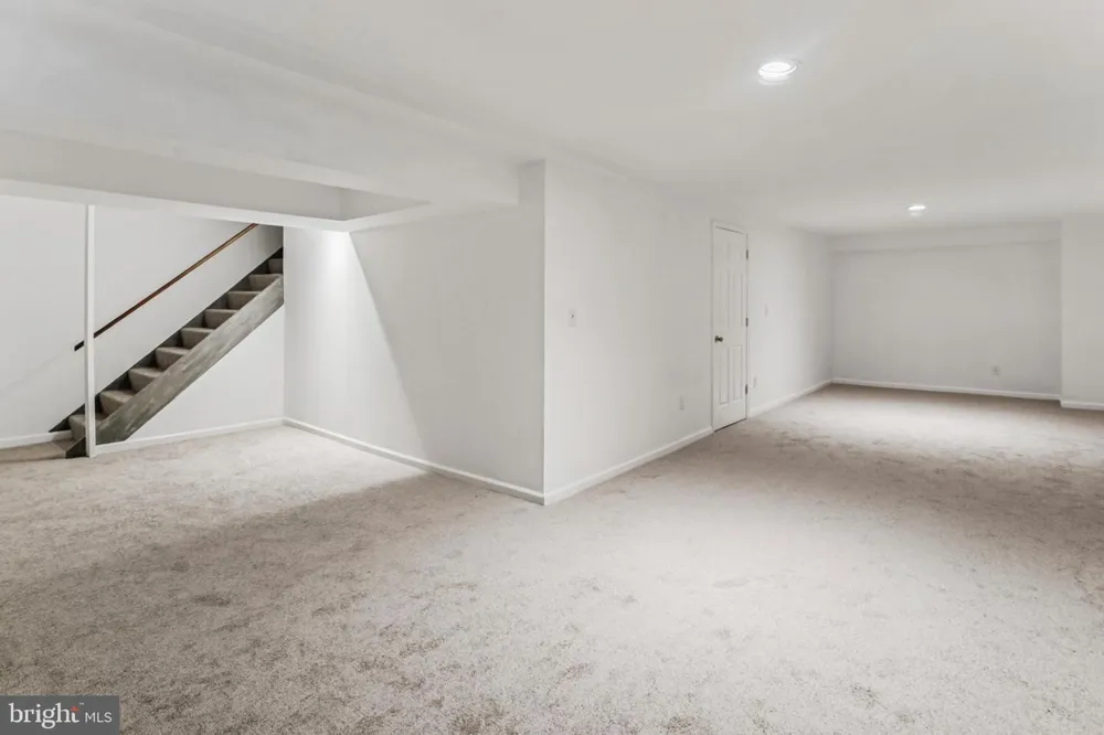 10233 GAINSBOROUGH Potomac, MD 20854