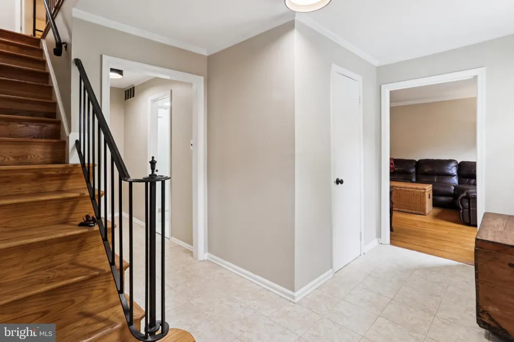 10233 GAINSBOROUGH Potomac, MD 20854