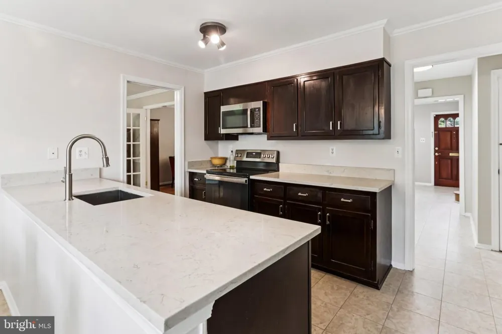 10233 GAINSBOROUGH Potomac, MD 20854