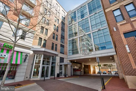 444 W BROAD STREET W #204