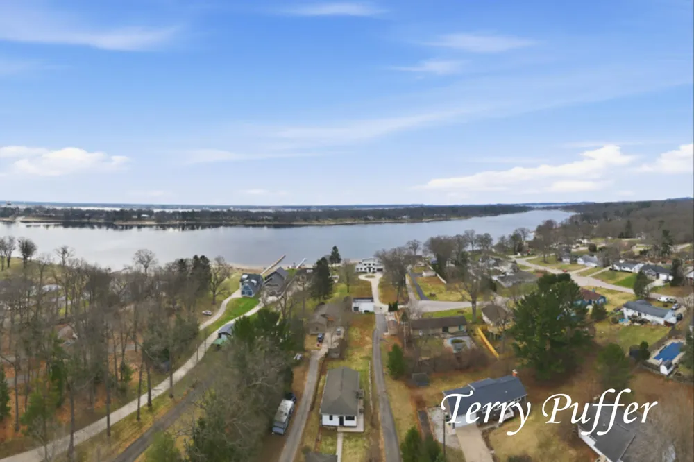 1559 Glenwood Avenue Muskegon, MI 49445