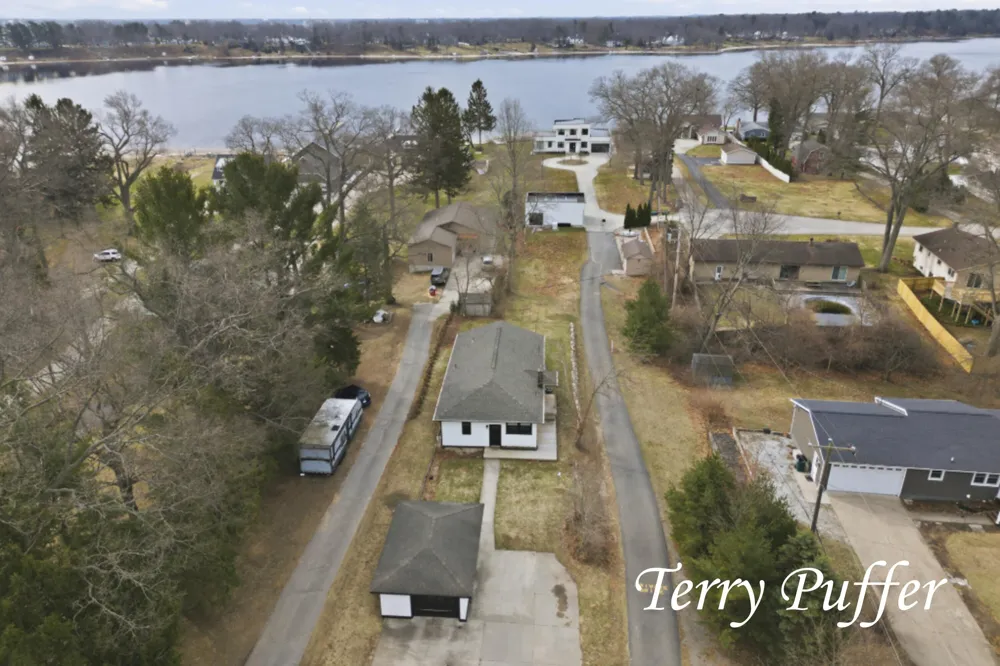 1559 Glenwood Avenue Muskegon, MI 49445