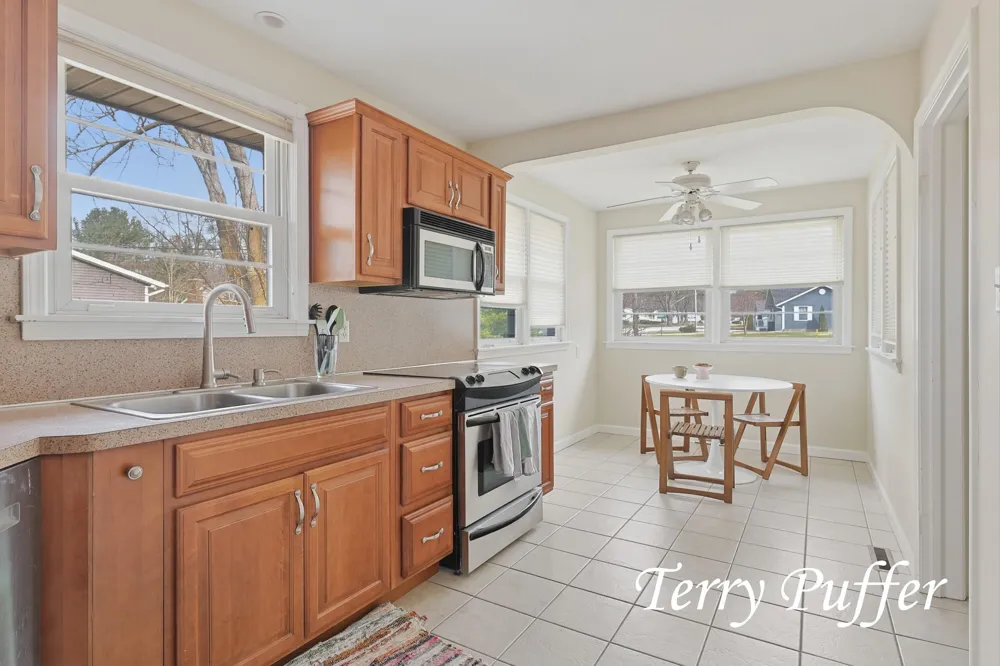 1559 Glenwood Avenue Muskegon, MI 49445