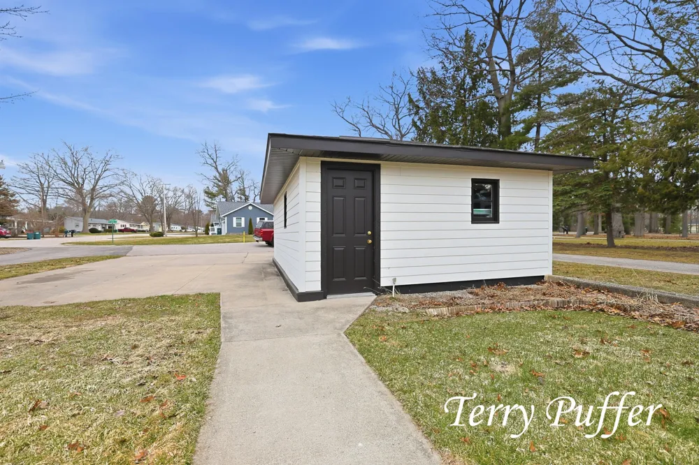 1559 Glenwood Avenue Muskegon, MI 49445