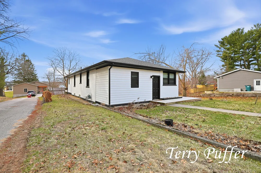 1559 Glenwood Avenue Muskegon, MI 49445