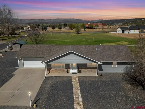 404 SE Birdie Circle