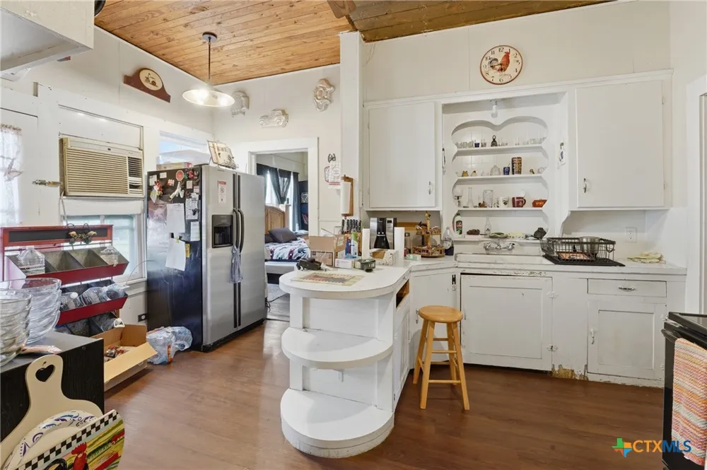 211 E 4th Street Nixon, TX 78140