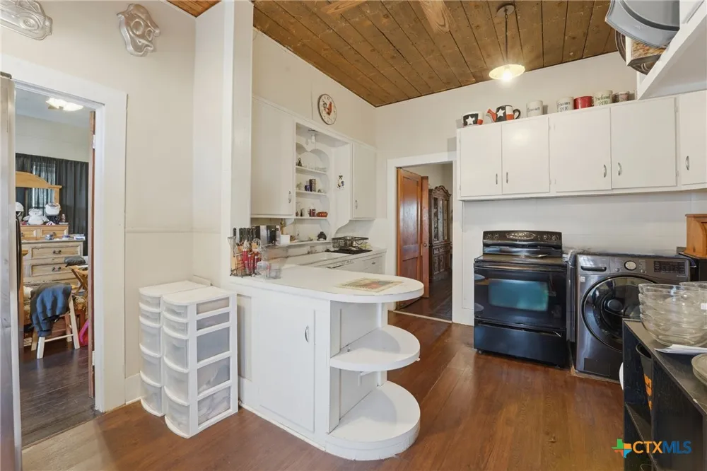 211 E 4th Street Nixon, TX 78140