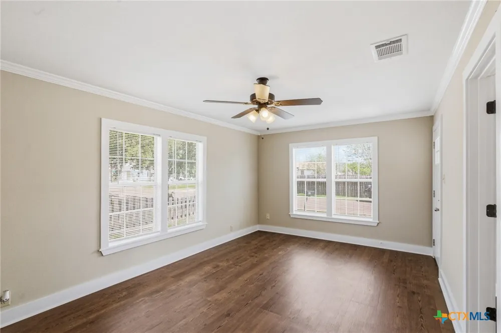 1406 Clinton Street Cuero, TX 77954