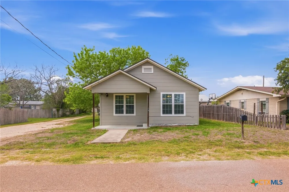 1406 Clinton Street Cuero, TX 77954