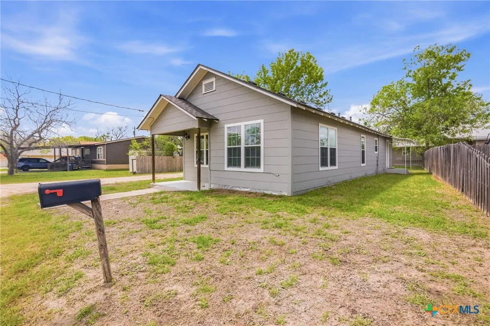 1406 Clinton Street Cuero, TX 77954