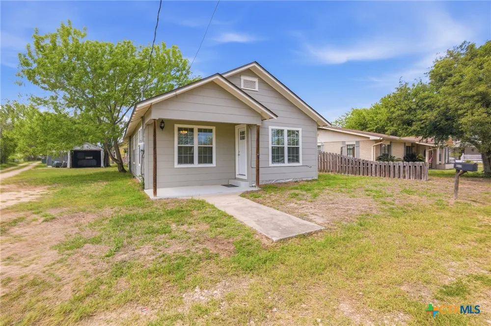 1406 Clinton Street Cuero, TX 77954