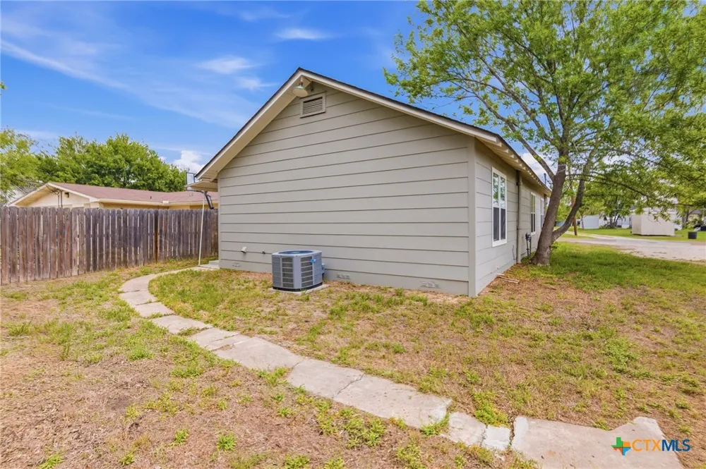 1406 Clinton Street Cuero, TX 77954