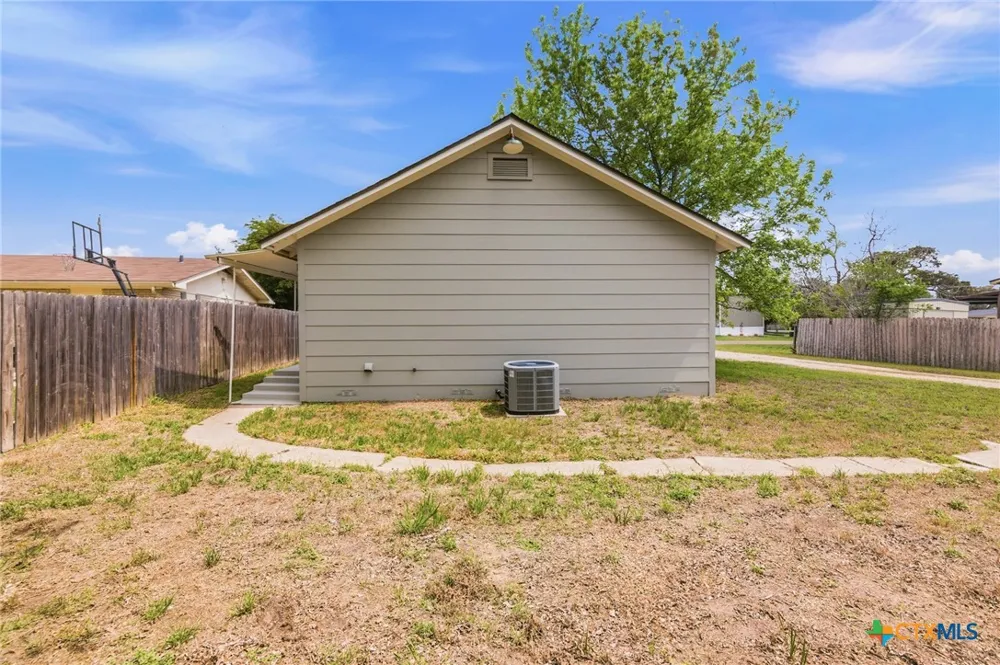 1406 Clinton Street Cuero, TX 77954