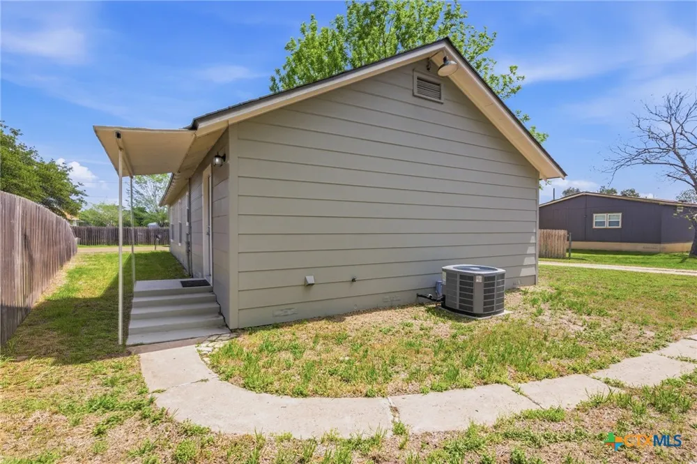 1406 Clinton Street Cuero, TX 77954