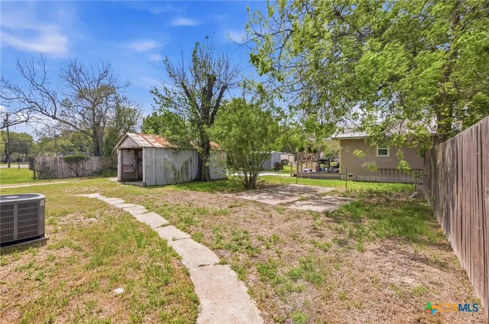 1406 Clinton Street Cuero, TX 77954