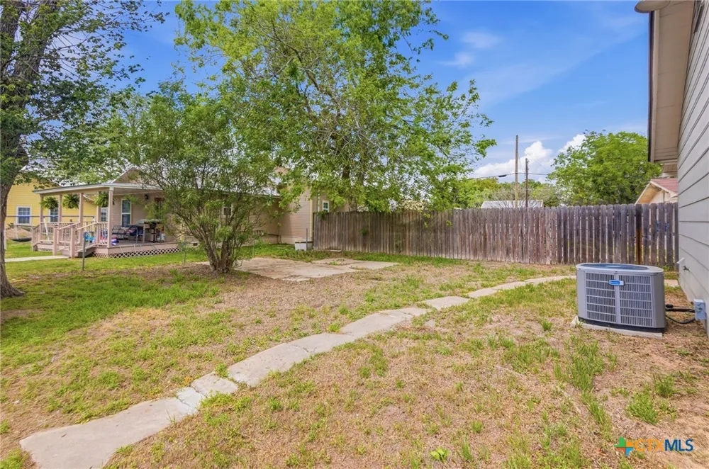 1406 Clinton Street Cuero, TX 77954