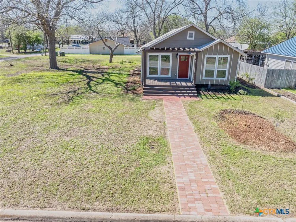 403 W French Street Cuero, TX 77954