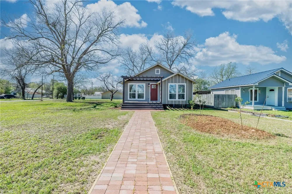 403 W French Street Cuero, TX 77954