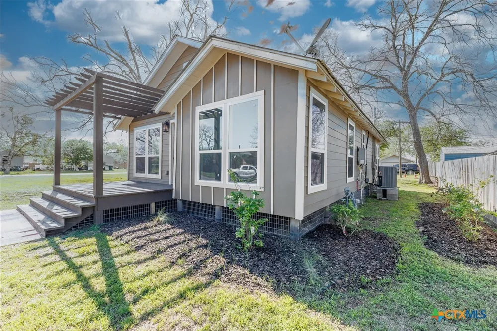 403 W French Street Cuero, TX 77954