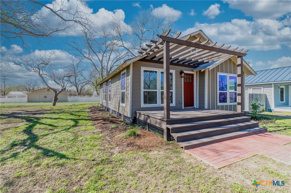 403 W French Street Cuero, TX 77954