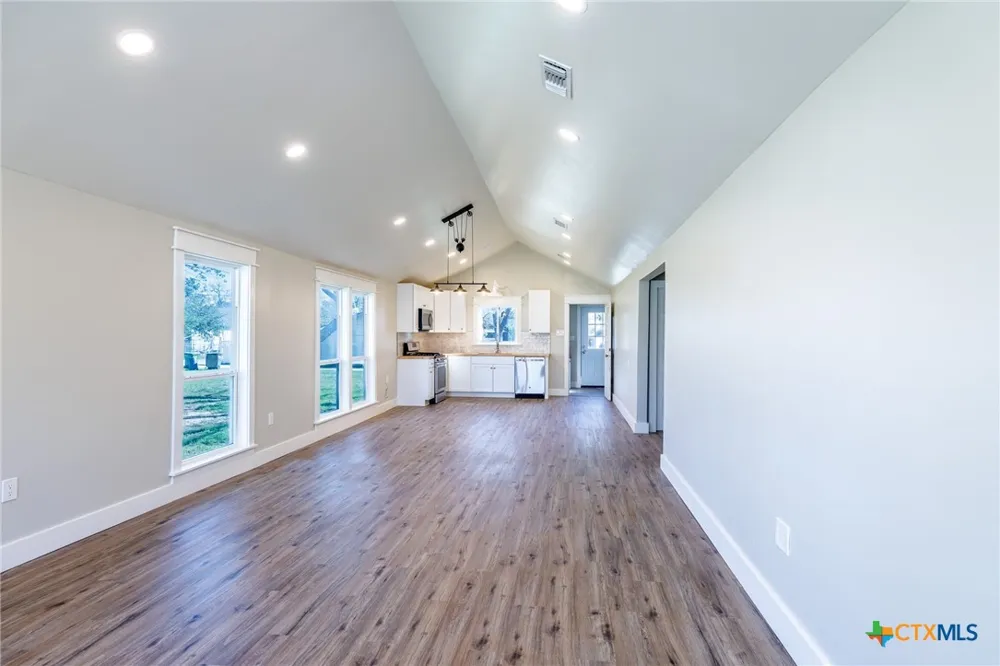 403 W French Street Cuero, TX 77954