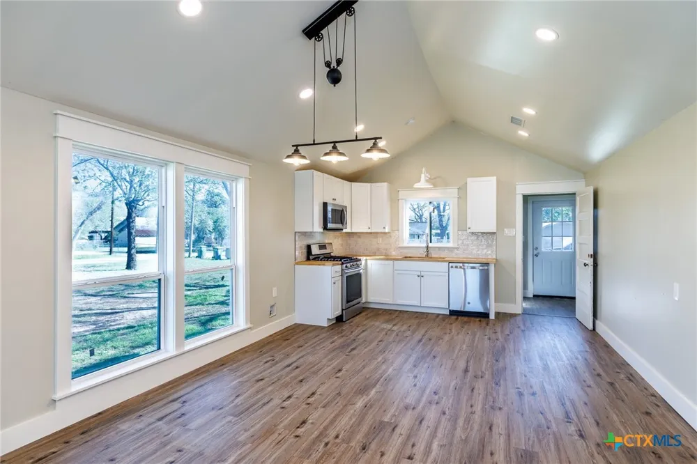 403 W French Street Cuero, TX 77954