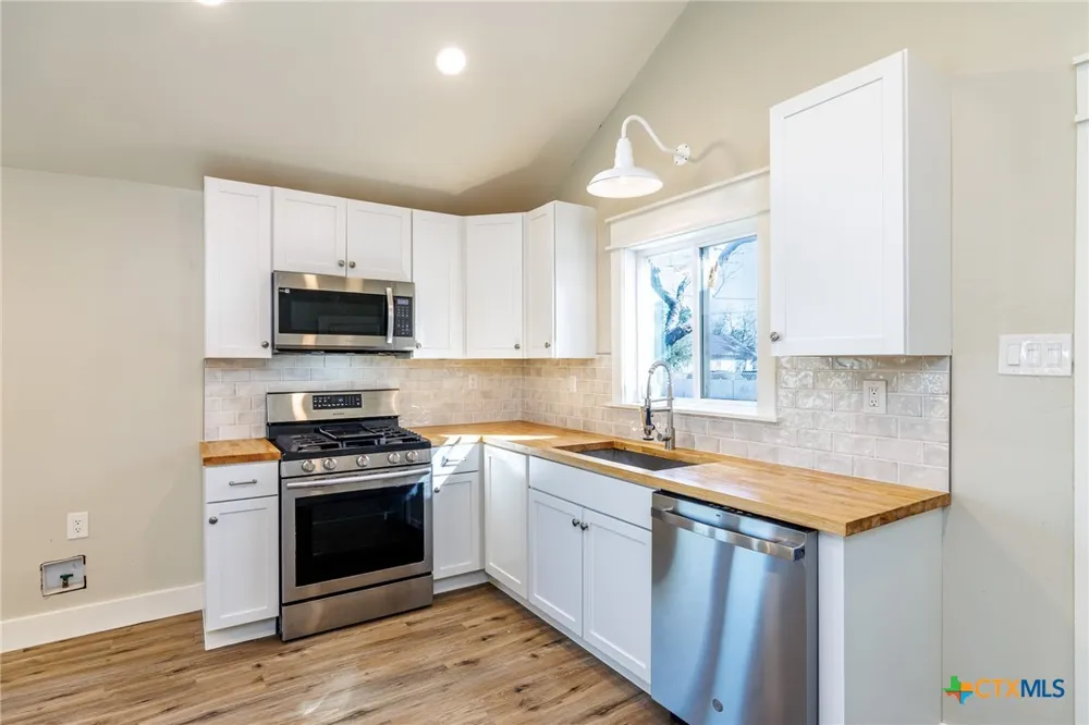 403 W French Street Cuero, TX 77954
