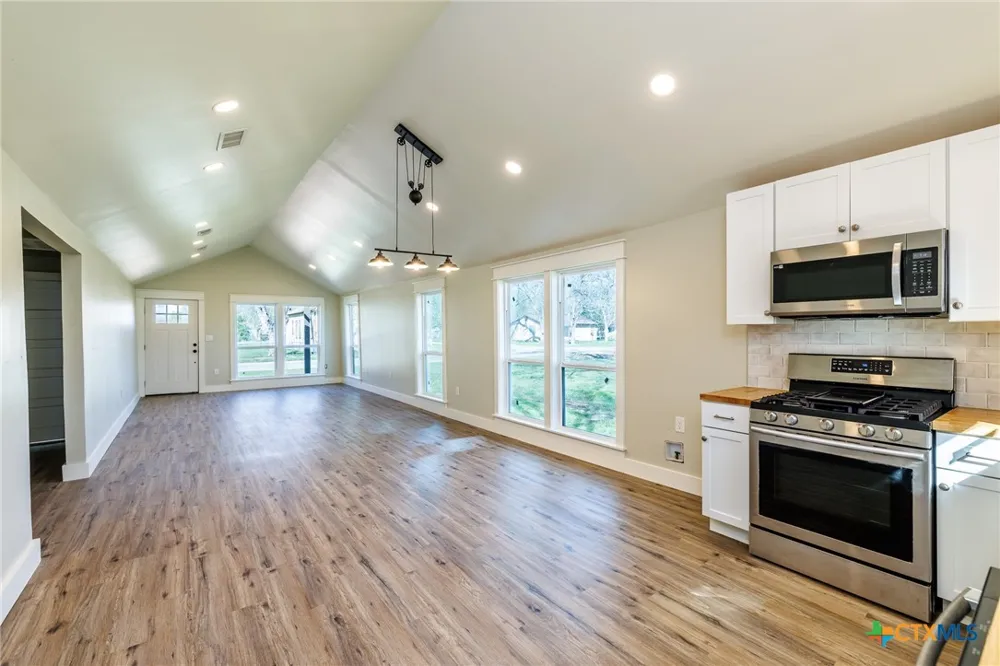 403 W French Street Cuero, TX 77954