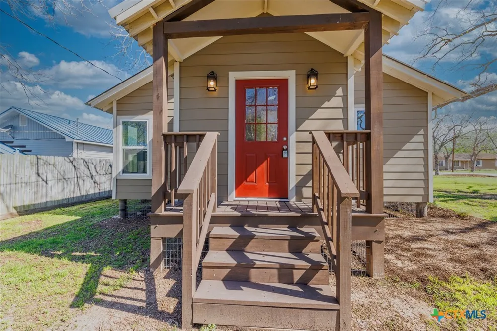 403 W French Street Cuero, TX 77954