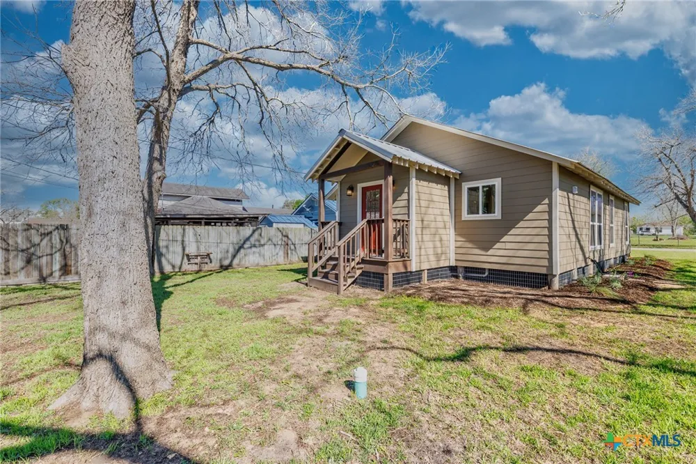 403 W French Street Cuero, TX 77954