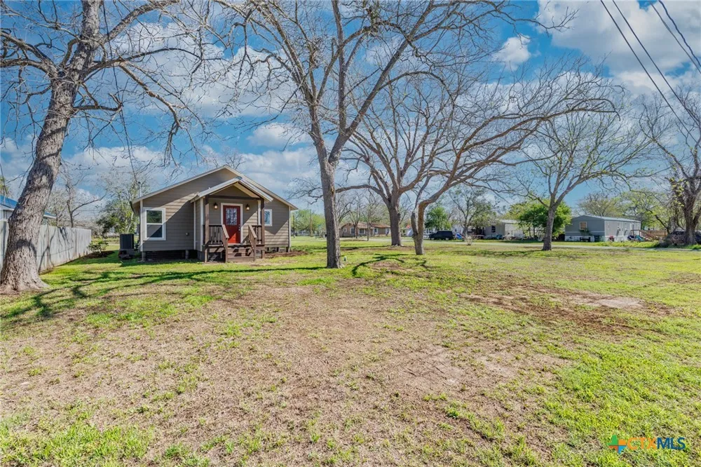 403 W French Street Cuero, TX 77954