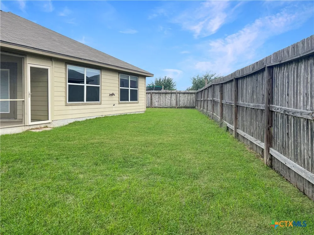 1311 Fern Court Gonzales, TX 78629