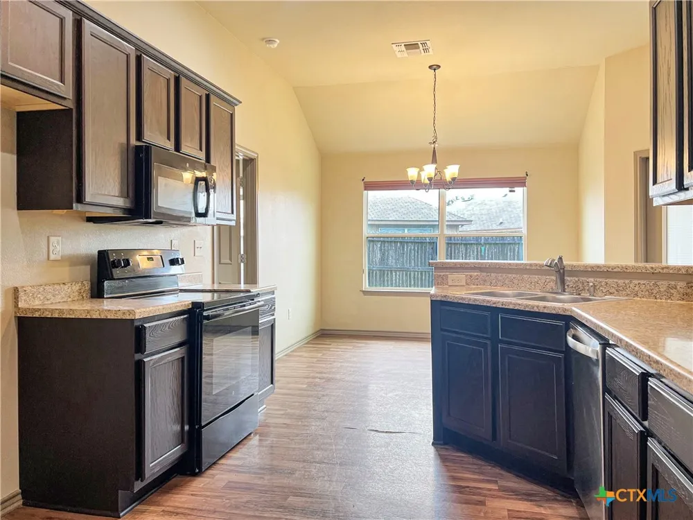 1311 Fern Court Gonzales, TX 78629