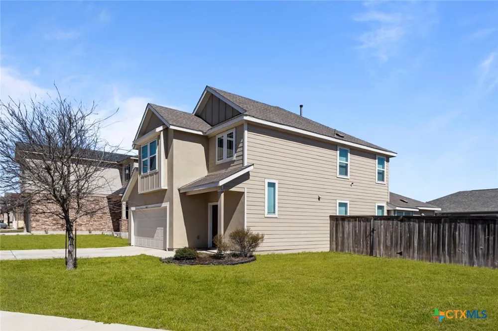 4837 Park Glen Marion, TX 78124