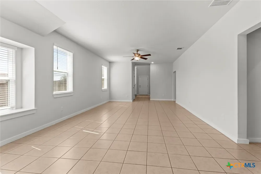 4837 Park Glen Marion, TX 78124