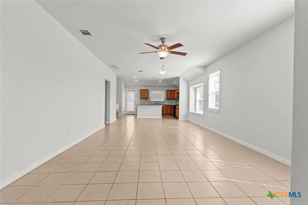 4837 Park Glen Marion, TX 78124