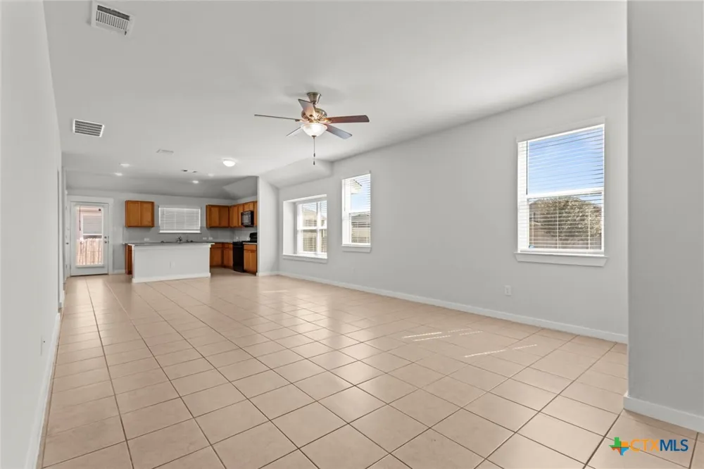 4837 Park Glen Marion, TX 78124
