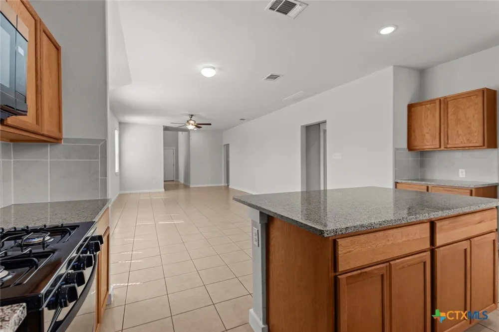 4837 Park Glen Marion, TX 78124