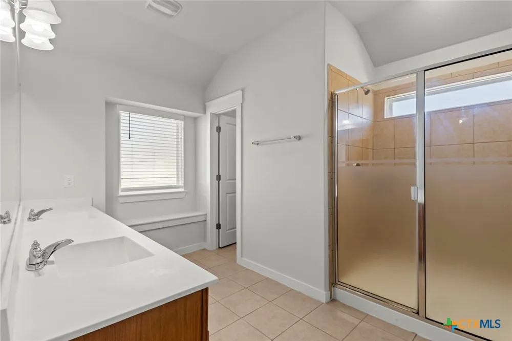4837 Park Glen Marion, TX 78124